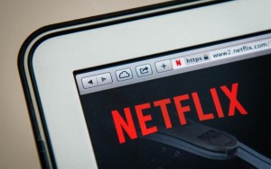 032001F407772411 c1 photo oYToxOntzOjU6ImNvbG9yIjtzOjU6IndoaXRlIjt9 le logo de netflix sur un ecran dordinateur 300x188 - Les VPN pour étendre le catalogue de Netflix, c'est terminé !