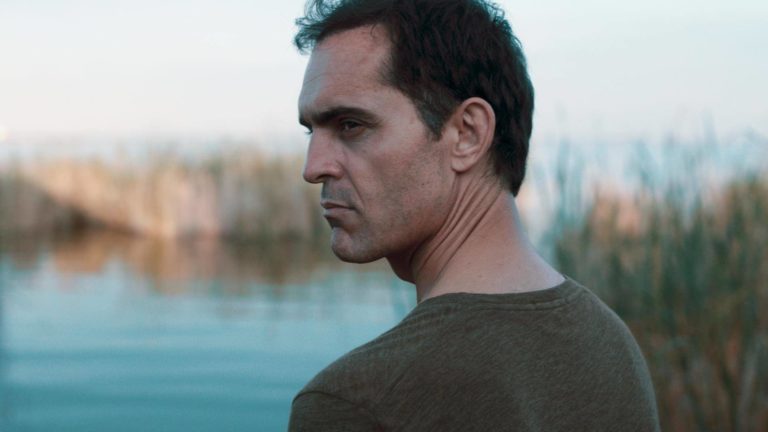 Le silence du marais : un vibrant thriller avec Pedro Alonso, Berlin de “La Casa de Papel”