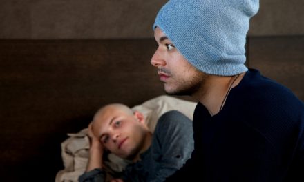 Amis publics : le film avec Kev Adams se hisse dans le Top 10 Netflix