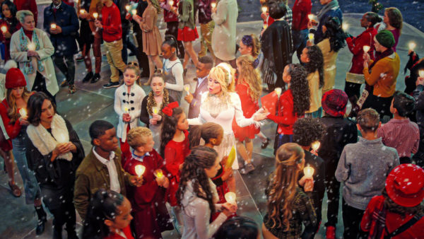 dolly parton noel netflix 600x338 - La Princesse de Chicago : Dans la peau d'une reine