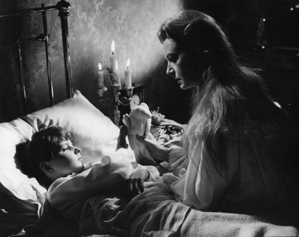 the innocents - The Haunting of Bly Manor : histoire singulière de l'épisode 8 et portrait bouleversant de la dame du Lac