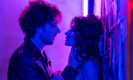 Sex/Life : que pensent les internautes de cette série “hot” avec Sarah Shahi [Avis]