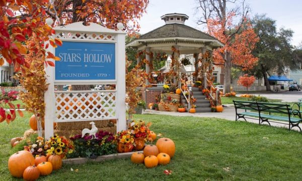 gilmore girls automne netfix 600x360 - Booksmart