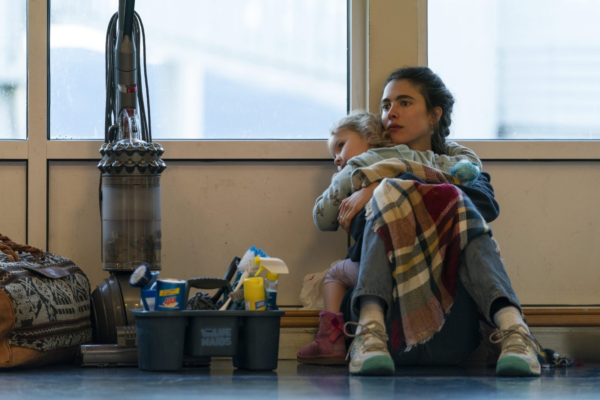 maid netflix avis - Maid : que vaut cette mini-série touchante portée par Margaret Qualley (Avis)