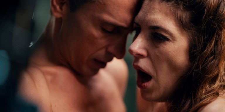 Dos : huis clos cauchemardesque pour le prochain thriller psychologique signé Netflix