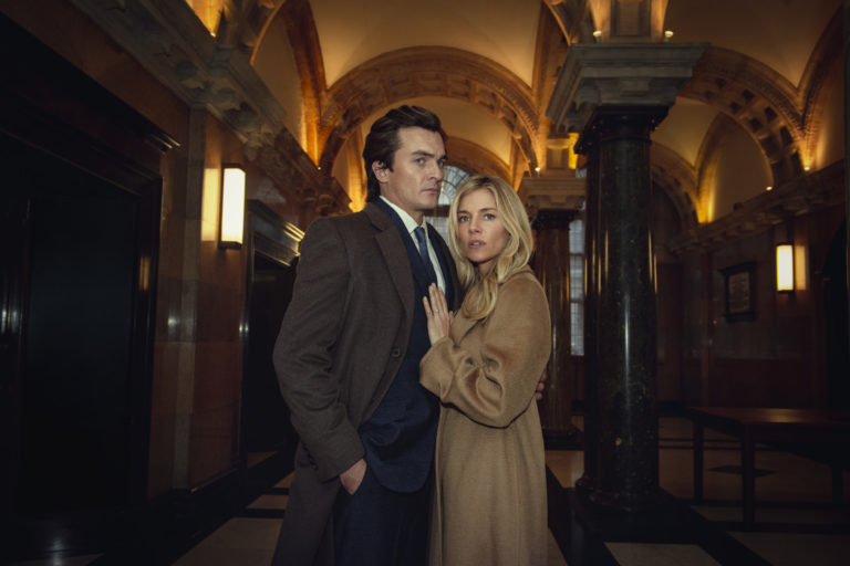 Anatomie d’un scandale : un thriller psychologique porté par Sienna Miller et Rupert Friend à découvrir dès à présent sur Netflix (+avis)