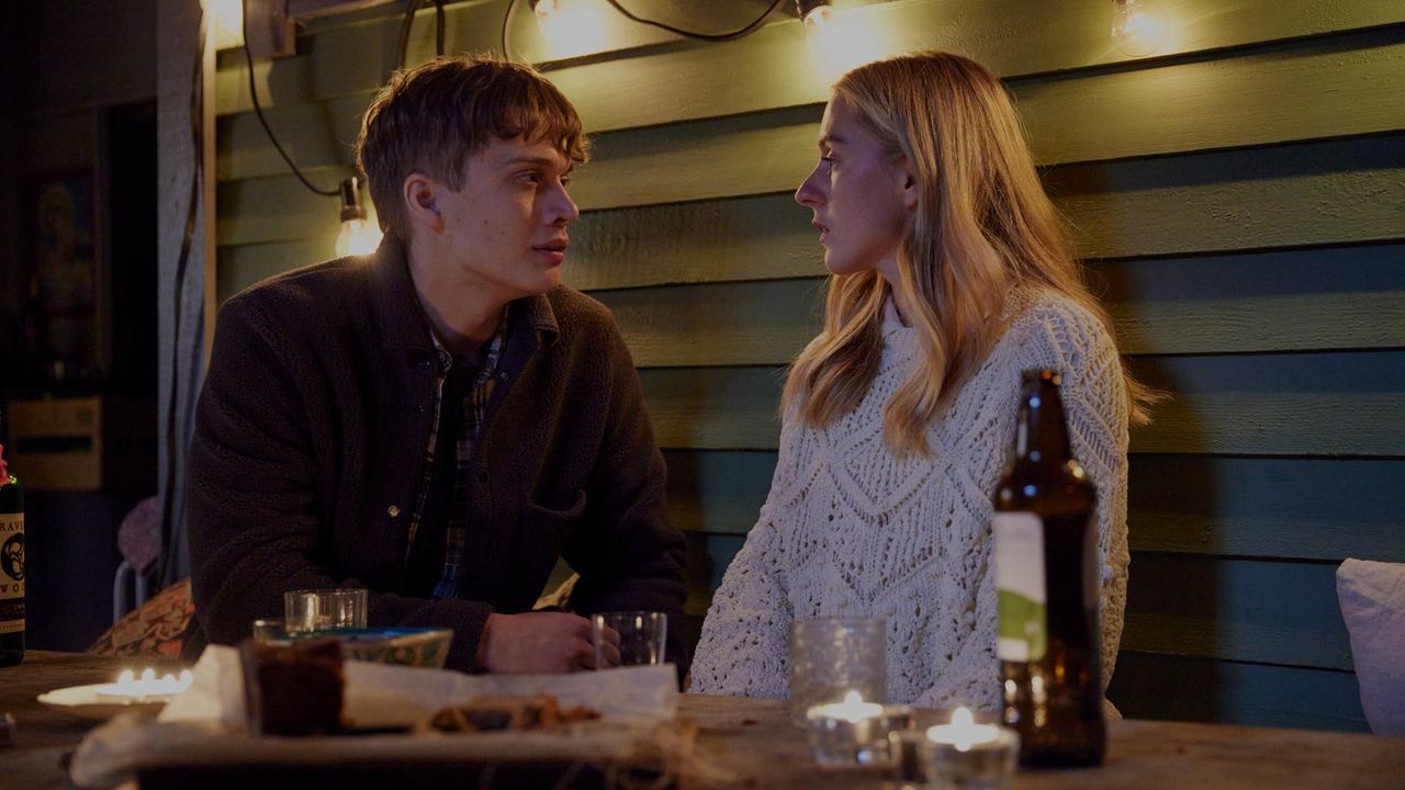 love anarchy saison 2 - Love and Anarchy : la série suédoise sera de retour en juin dans une saison 2 toujours aussi chaotique  !