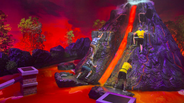 Floor is Lava : l’émission qui a chaud aux orteils revient demain pour une saison 2 sur Netflix