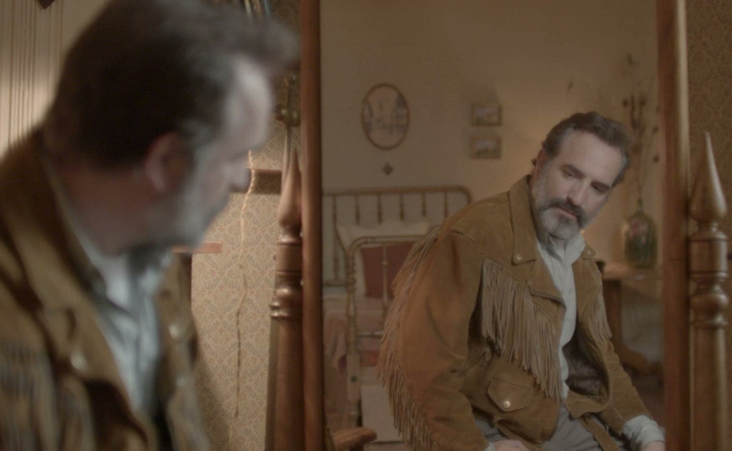 le daim netflix - Le Daim : l'obsession de Jean Dujardin pour une veste en daim arrive sur Netflix avec cette comédie absurde signée Quentin Dupieux (+ Avis)