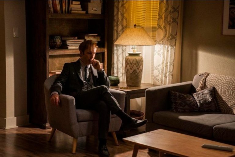 Du grand art, parfait, incroyable, etc : les internautes font entrer “Better Call Saul “au panthéon des meilleures séries (Avis)
