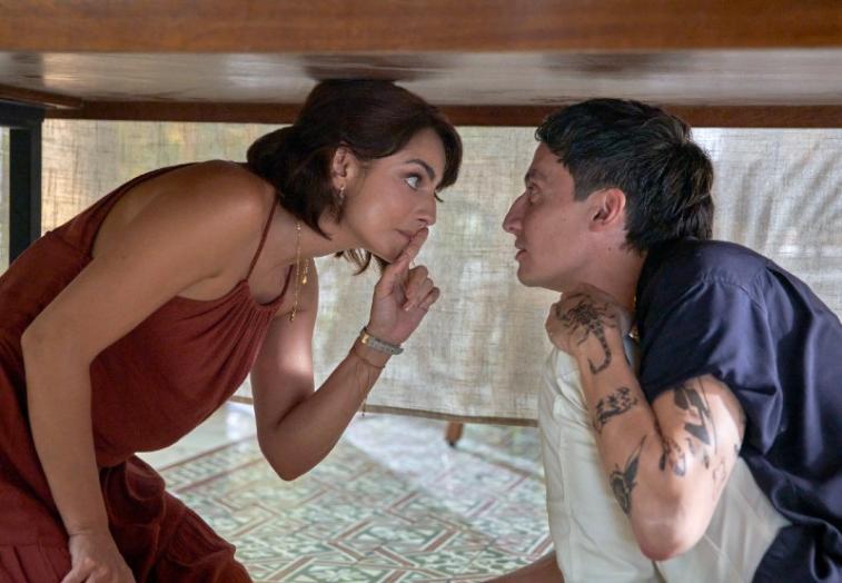 la faute au karma netflix - La faute au Karma ? : une irrésistible comédie romantique avec Aislin Derbez à découvrir en août sur Netflix