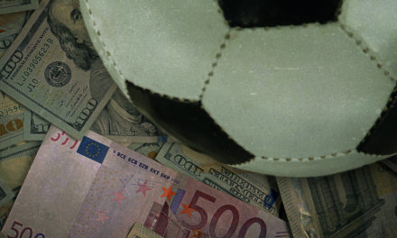 FIFA : ballon rond et corruption : coup franc pour cette série documentaire qui envoie valser le monde du football sur Netflix
