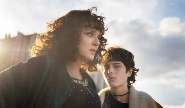 la vie mensongere des adultes netflix e1667911362872 - La vie mensongère des adultes : la série inspirée du roman d'Elena Ferrante est disponible sur netflix