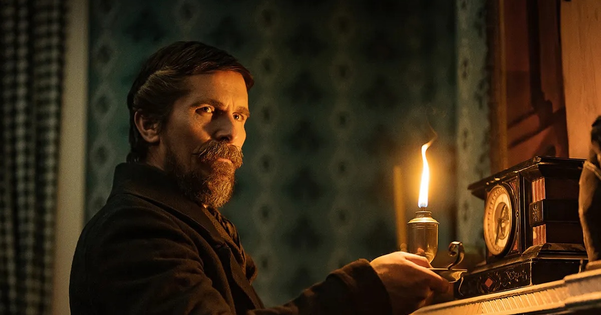 the pale blue eye netflix janvier - The Pale Blue Eye : quand Christian Bale rencontre Edgar Allan Poe dans un thriller d'époque sombre et glaçant (Avis, Bande annonce, casting, synopsis)