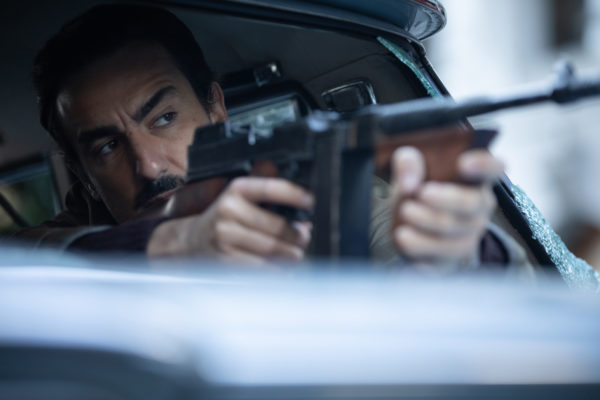 un homme daction netflix 600x400 - Les nageuses