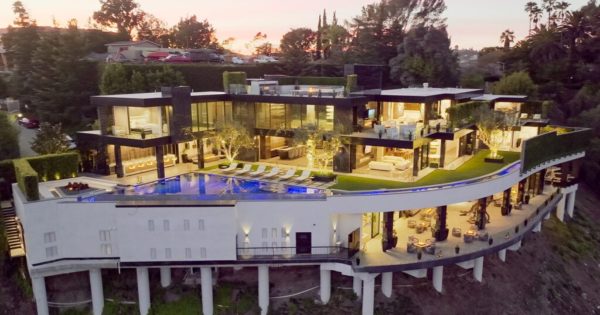 emissions immobiliers netflix 600x315 - Selling Tampa