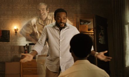 We have a Ghost : David Harbour campe un gentil fantôme dans une comédie à voir en famille sur Netflix (+ Avis)
