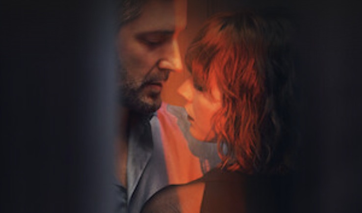 Capture decran 2023 03 17 a 14.45.07 - Obsession : ce thriller érotique avec Richard Armitage et Charlie Murphy va vous émoustiller en avril sur Netflix