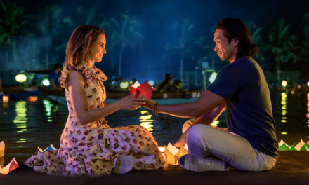 L’amour en touriste : une comédie romantique portée par Rachael Leigh Cook et Scott Ly à explorer en avril sur Netflix