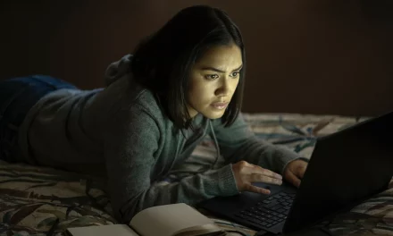 Vous avez aimé “The Night Agent”, alors vous allez adorer ces films et séries disponibles sur Netflix !