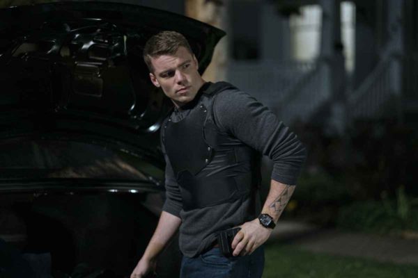 the night agent netflix 600x400 - Apocalypse à Waco : Une secte assiégée