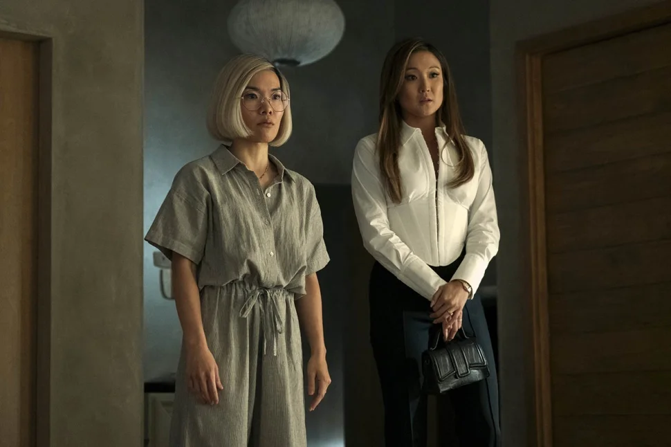 acharnes netflix casting - Acharnés : avez-vous remarqué ces acteurs d'Emily In Paris et The Umbrella Academy dans cette comédie noire signée Netflix
