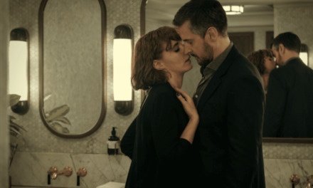 Obsession : “sous le choc”, “subtil et pervers”, que pensent les internautes de la nouvelle série érotique signée Netflix ? (Avis)