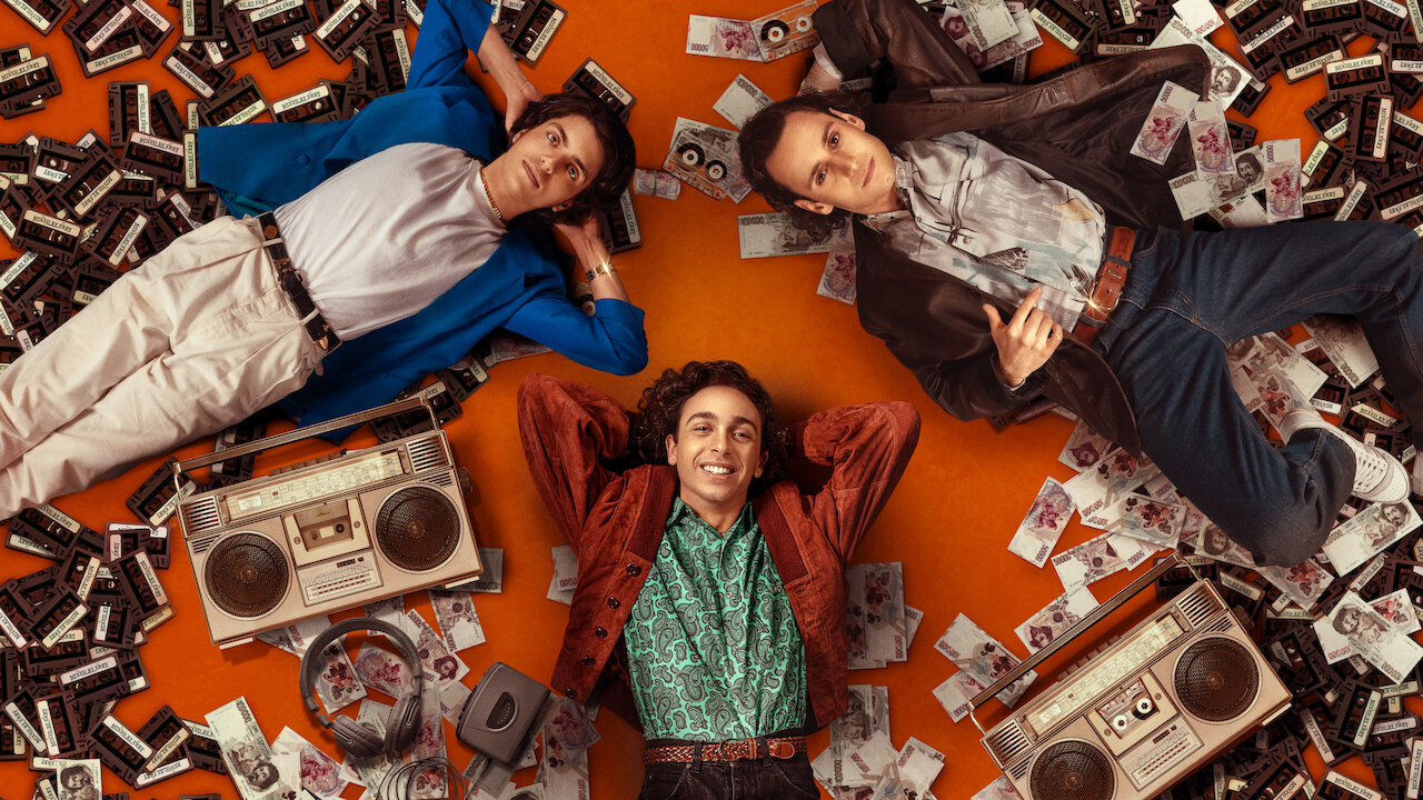 AAAABX4RuYZ8pUgPI6ms07fVPGGRKTHHeIJV5yFCvht uUgGzwYN06W56JDpVLiEmAopMKdvnIKBgAb6sTYkkVIIuKDgCC7YRI4t2eu9 - Mixed by Erry : un biopic qui fleure bon les années 80 et la contrebande de K7 audio en mai sur Netflix