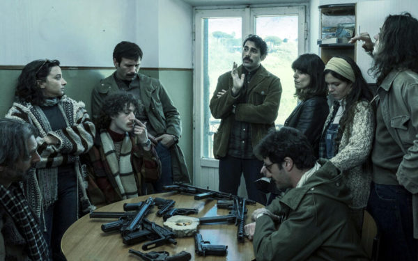esterno notte netflix 600x375 - Mytho