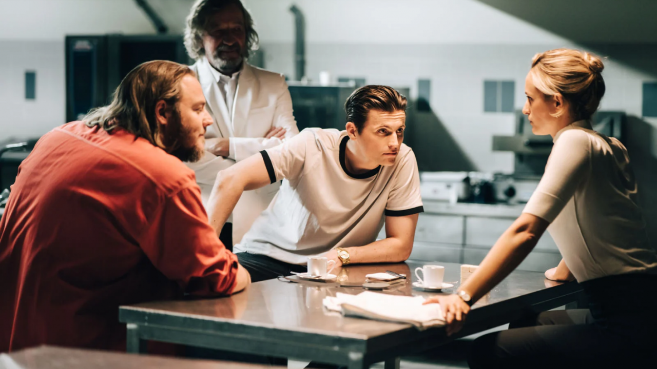 cash netflix avis - Cash (Avis) : la comédie française portée par Raphaël Quenard emballe la toile ! (Nouveautés Netflix juillet 2023)