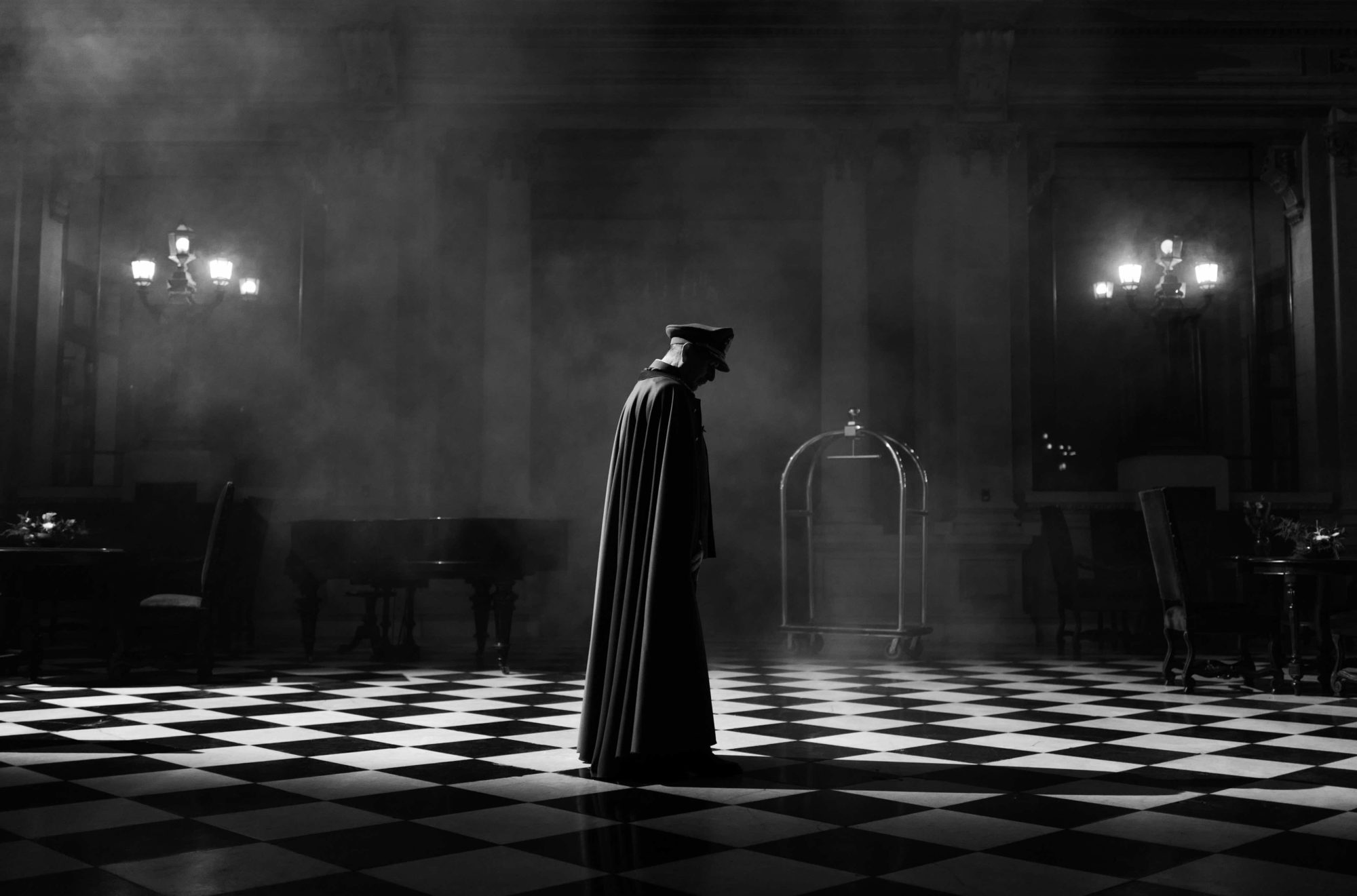 le comte netflix - Le Comte : la satire gothique de Pablo Larraín transforme Pinochet en vampire en septembre sur Netflix