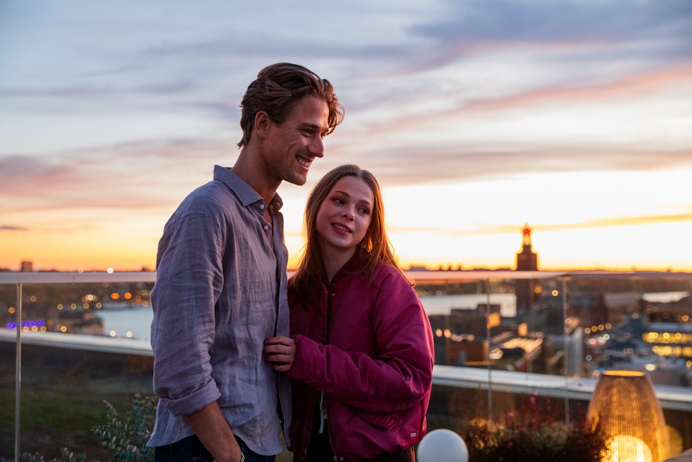 une famille presque normale netflix 2 - Top 10 des meilleures séries Netflix à regarder actuellement - Sélection du 28 Novembre 2023