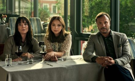 Vous avez aimé “Une famille presque normale”, découvrez d’autres séries similaires sur Netflix !