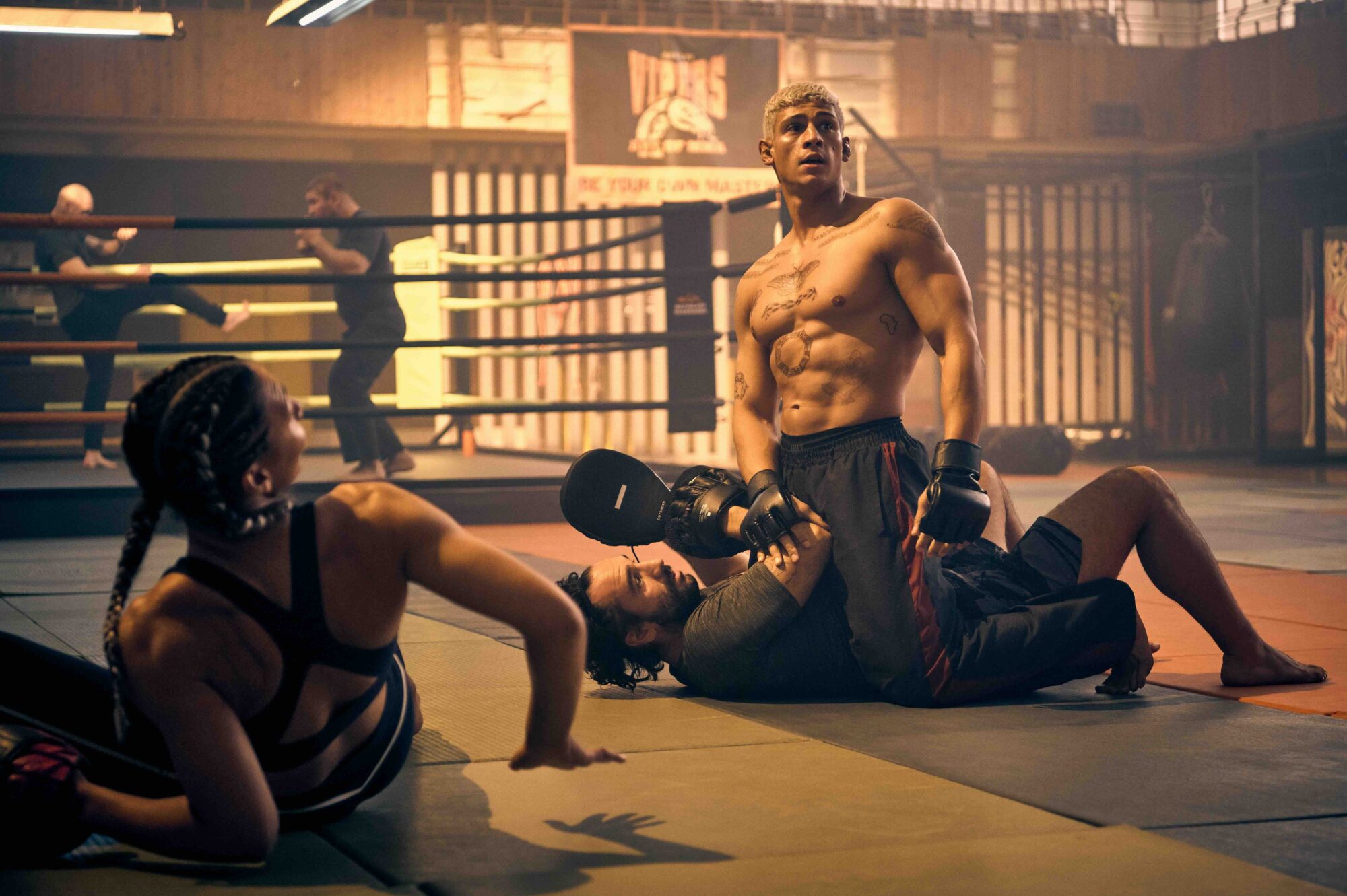 60 Minutes FirstLook  c ReinerBajo Netflix 002 - 60 minutes : Un thriller d'action MMA avec Emilio Sakraya (Rheingold) à découvrir en Janvier 2024 sur Netflix