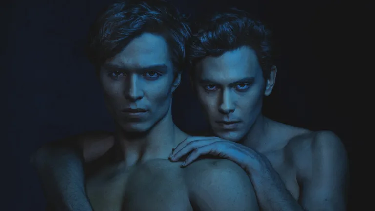 Cooper Koch et Nicholas Alexander Chavez : qui sont les acteurs de la saison 2 de Monstres : L’histoire de Lyle et Erik Menendez ?