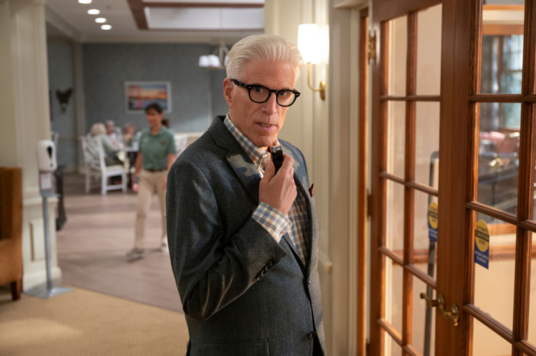 Espion à l’ancienne : Ted Danson infiltre une maison de retraite dans la nouvelle comédie Netflix