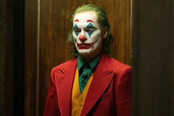 joaquin phoenix 121022 9af55fa2ad2c4ed2997c09b23740ae9d 600x400 - Joker