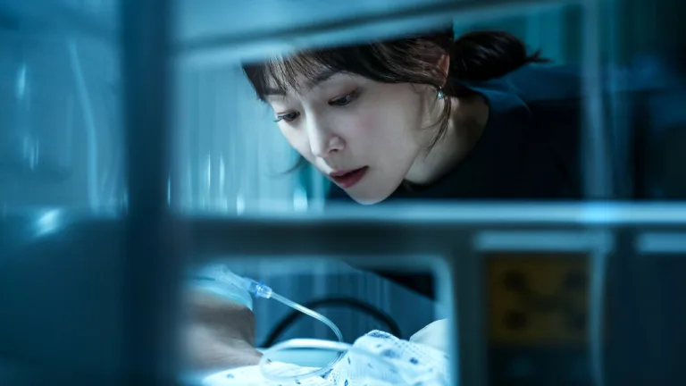 Pour seul bagage : la romance mystérieuse portée par Gong Yoo et Seo Hyun Jin débarque sur Netflix en novembre