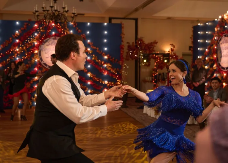 Netflix célèbre Noël avec “La Romance entre dans la danse” et d’autres téléfilms festifs !