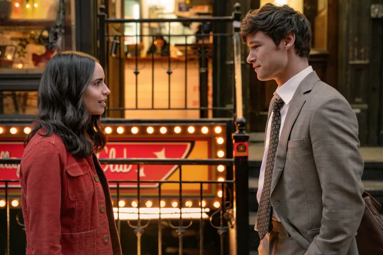 Demain est un autre jour (AVIS) : La comédie romantique avec Sofia Carson cartonne sur Netflix en mars 2025