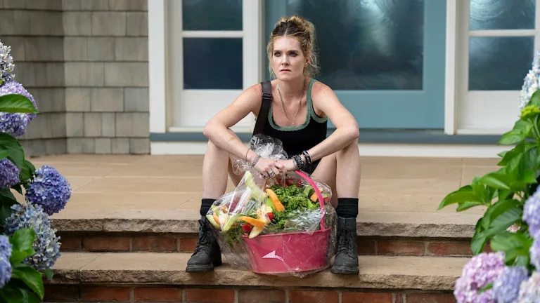 Sirens : Julianne Moore, Meghann Fahy et Kevin Bacon dans cette mini série disponible en mai sur Netflix