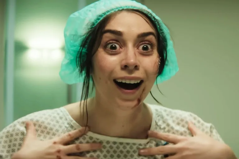 Black Mirror – Saison 8 : Charlie Brooker prêt à replonger dans le cauchemar technologique ?