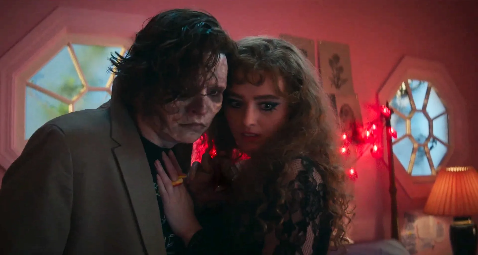 LISA FRANKENSTEIN Official Teaser Trailer HD Only In Theaters February 9 0 52 screenshot - Lisa Frankenstein sur Netflix : le teen movie qui déterre les morts et les années 80 en mai sur Netflix