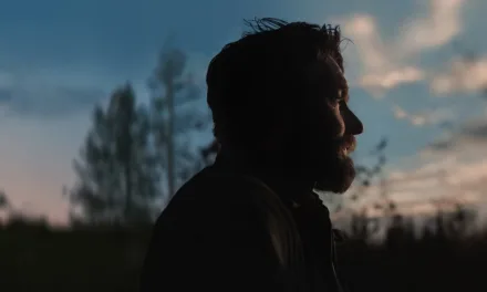 Train Dreams : Clint Bentley met en scène Joel Edgerton dans une adaptation de Denis Johnson