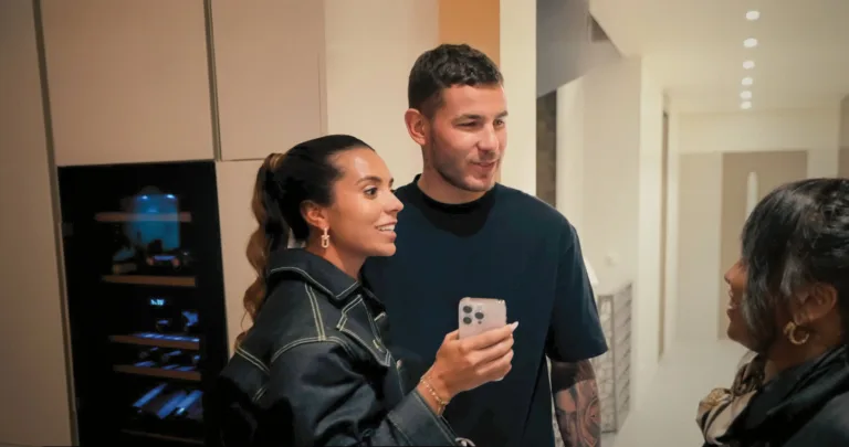 Clarisse, dans l’ombre des stars : la docu-réalité Netflix qui lève le voile sur les agents de célébrités