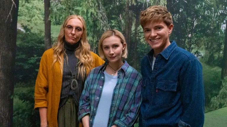 Indociles : quand l’horreur se cache dans les bons sentiments – la série événement avec Toni Collette arrive sur Netflix