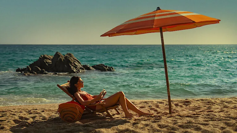 People We Meet on Vacation : l’adaptation du roman phénomène arrive sur Netflix en janvier