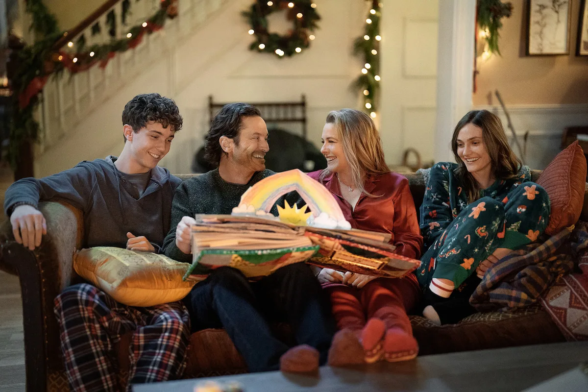 A Merry Little Ex-Mas : Alicia Silverstone fête Noël avec son ex (et sa nouvelle copine) sur Netflix AAAAQQ0xMppKoYAmlrpRysiFZOQHe2jgXVZjfWquwFV9MQHWpyOfRenIVbnDa5Tuddv9RVvv8lcgnoTYH7Sz0bYQA9 E949FFXqjCm5pHH5Q2azkhvACLv eYbCDR3Xo1TZJnxpAn5kafOsNDhohESOitPHz - A Merry Little Ex-Mas : Alicia Silverstone fête Noël avec son ex (et sa nouvelle copine) sur Netflix