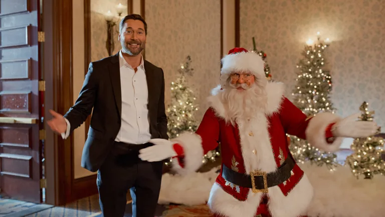 Netflix lance sa saison de Noël 2025 : les comédies romantiques à ne pas manquer ! (Nouveautés)