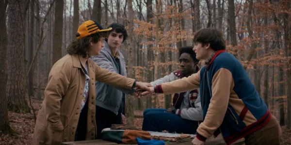 1188347 stranger things saison 5 le grand final pour une ultime aventure en 1987 premier teaser 1 600x299 - Ennemi Public : le livre de la révélation - Mini-série (Saison 3)